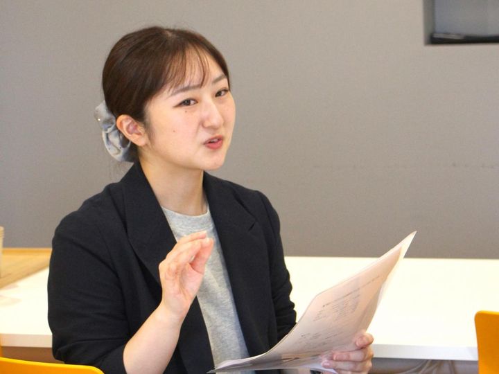 グレープストーン広報担当者が商品を説明