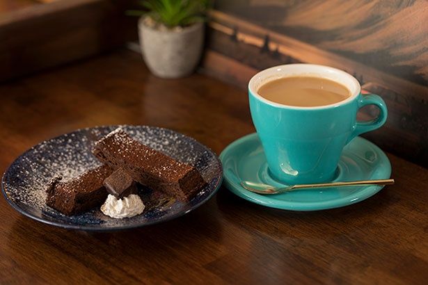 ドリンク＋日替わりケーキセット(980円)／IKENOYA COFFEE ROASTERS