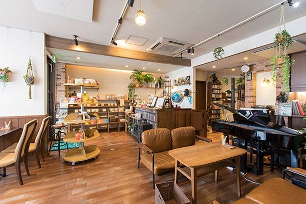 ジャズを楽しみながらゆっくりコーヒーが味わえる店内／IKENOYA COFFEE ROASTERS