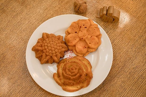 クルミドケーキアイスやトマトマフィンの型は、ひまわり、スミレ、バラの3種類の中からランダムで決まる／クルミドコーヒー