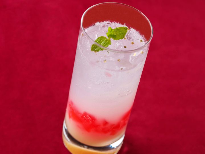 東京ディズニーランド／ブルーバイユー・レストラン“ディズニー・クリスマス2026”スパークリングドリンク（乳酸菌飲料＆アプリコット）