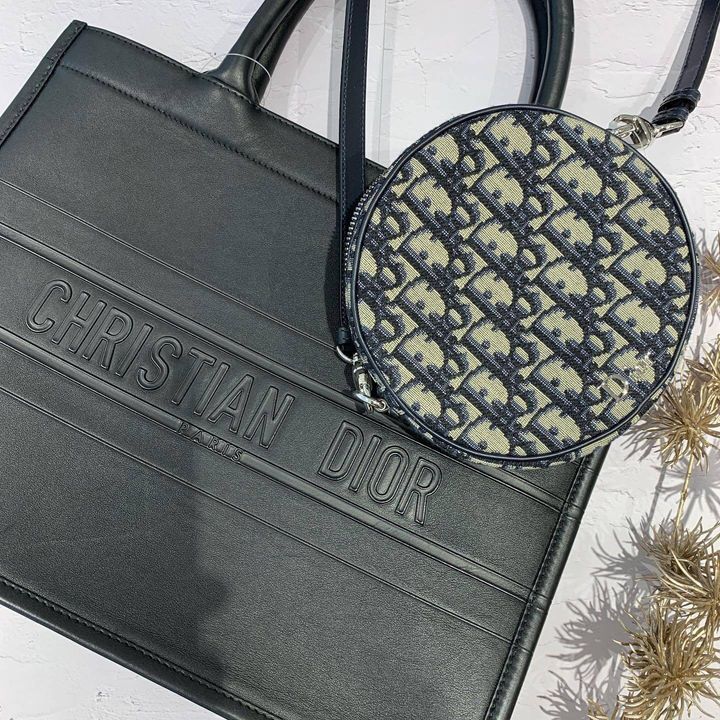クリスチャン・ディオールのブックトートとポーチ