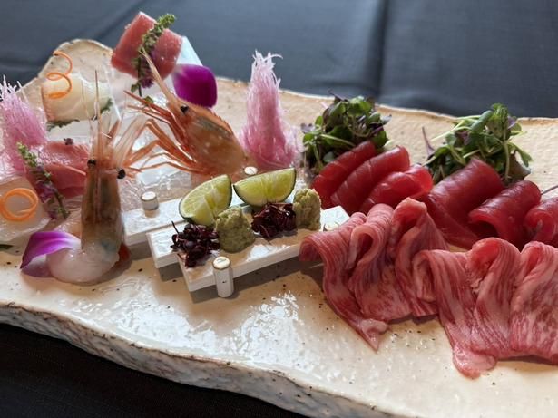 旬の魚介や肉を香味野菜と一緒にいただく「旬⿂粋刺し盛合わせ 1⼈前盛」(2035円)