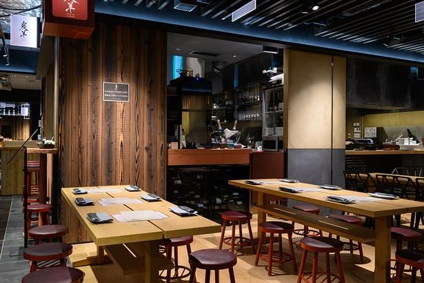 厳選した羊肉を炭火で調理、フレンチや和を取り入れて楽しむ「炭⽺ lamb & sake」