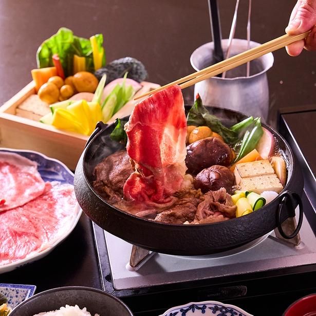 「和⽜すき焼き 梅」(3600円)は本物のすき焼きを気軽に楽しめる