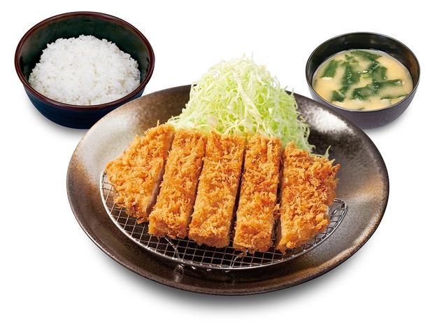 本格的なとんかつ専門店「松のや・マイカリー⾷堂」ではマイカリーにとんかつをトッピングできる