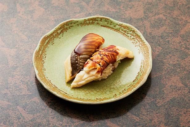 その時⼀番いいあなごを厳選する「⾃家製煮あなごの握り」(480円)は絶対に食べたい一品