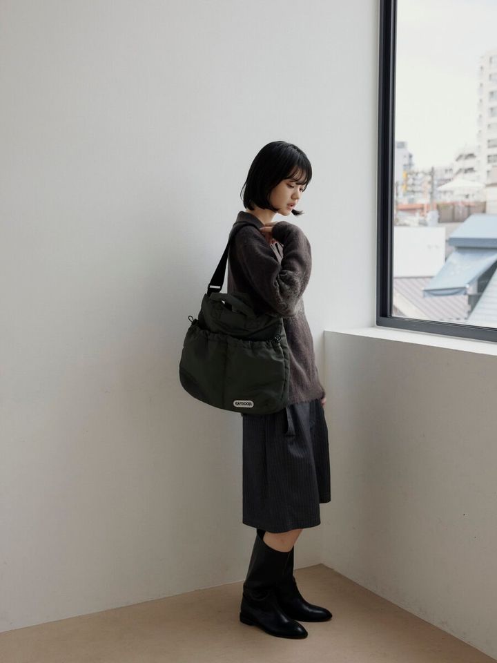 【1万円台の名品バッグ】PCが余裕で入る収納力！男女兼用で使えるDAWNCE×アウトドアプロダクツの別注ショルダーバッグが登場