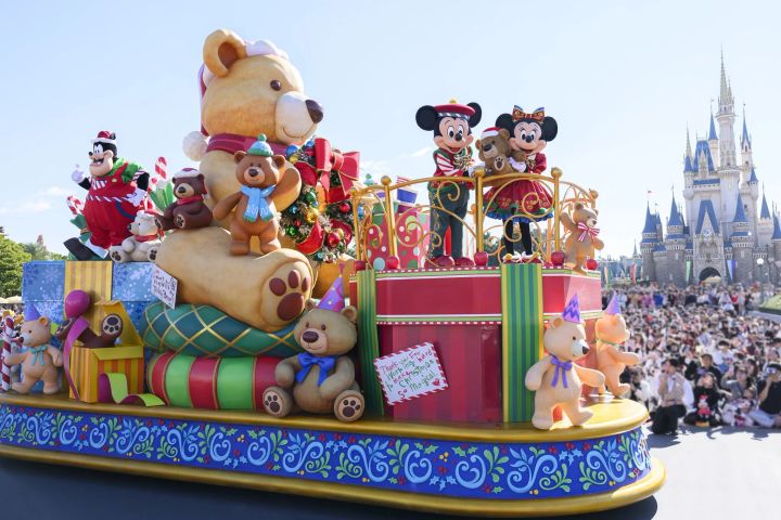 東京ディズニーランドのパレード「トイズ・ワンダラス・クリスマス！」