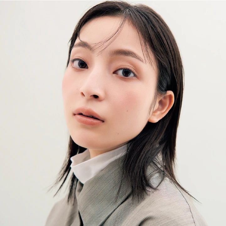 大胆に重心を下げた低温アイで洗練された印象に