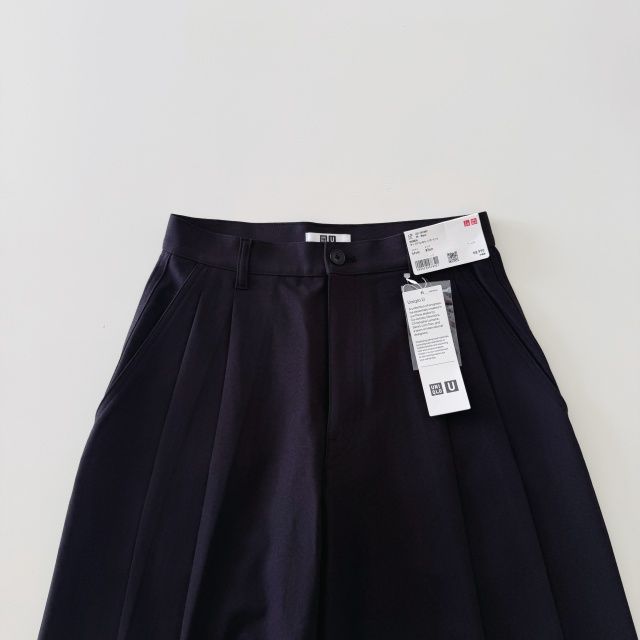 Uniqlo U「タックバレルレッグパンツ」