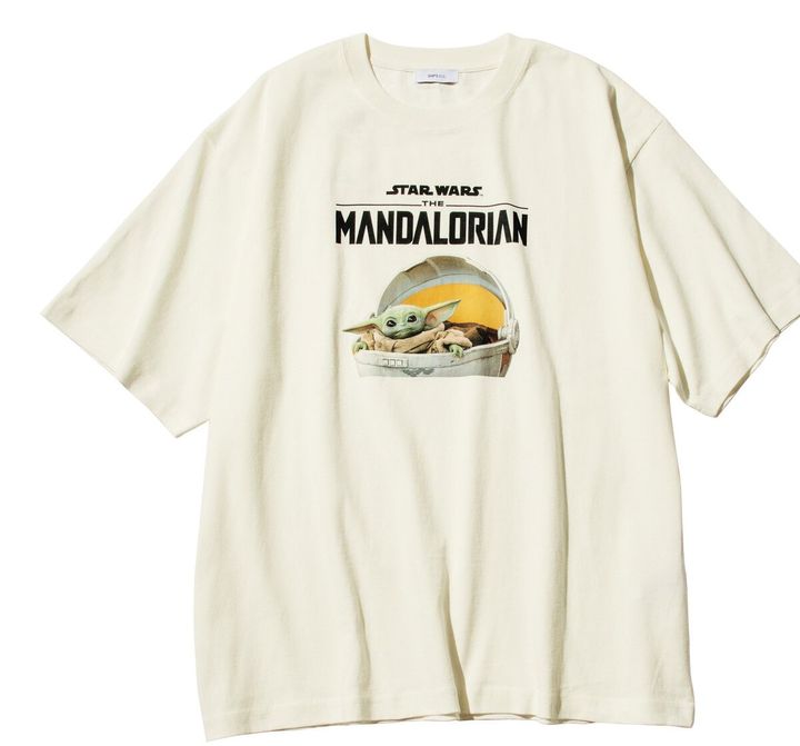 『マンダロリアン・アンド・グローグー』のTシャツ。普段着にスッとなじむリラックスシルエットが魅力