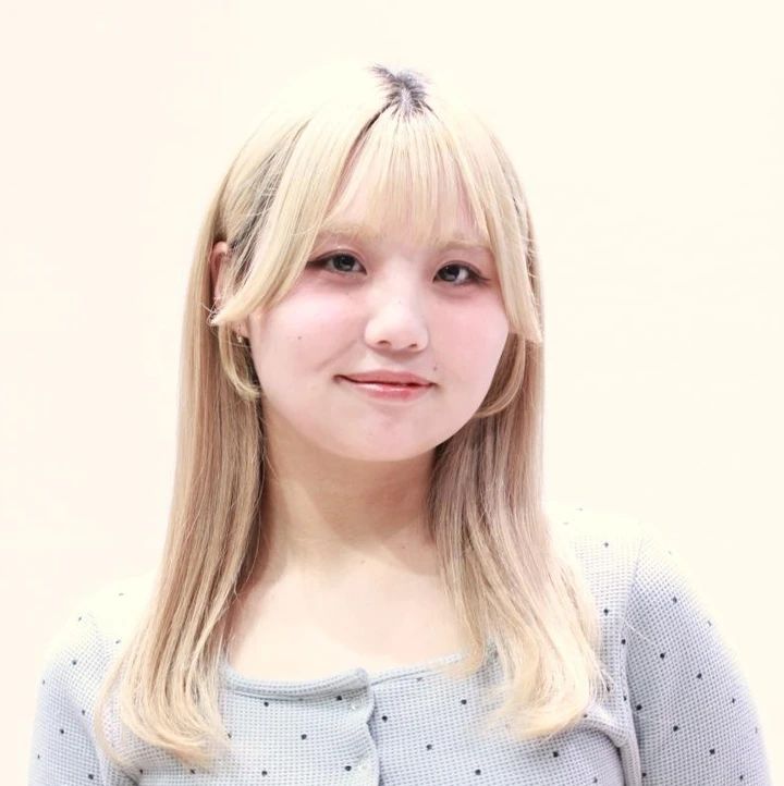 【2026年】小顔見えが叶う「ミディアム」ヘアスタイル19選。大人女子に似合う、今っぽく洒落るスタイルを厳選_20