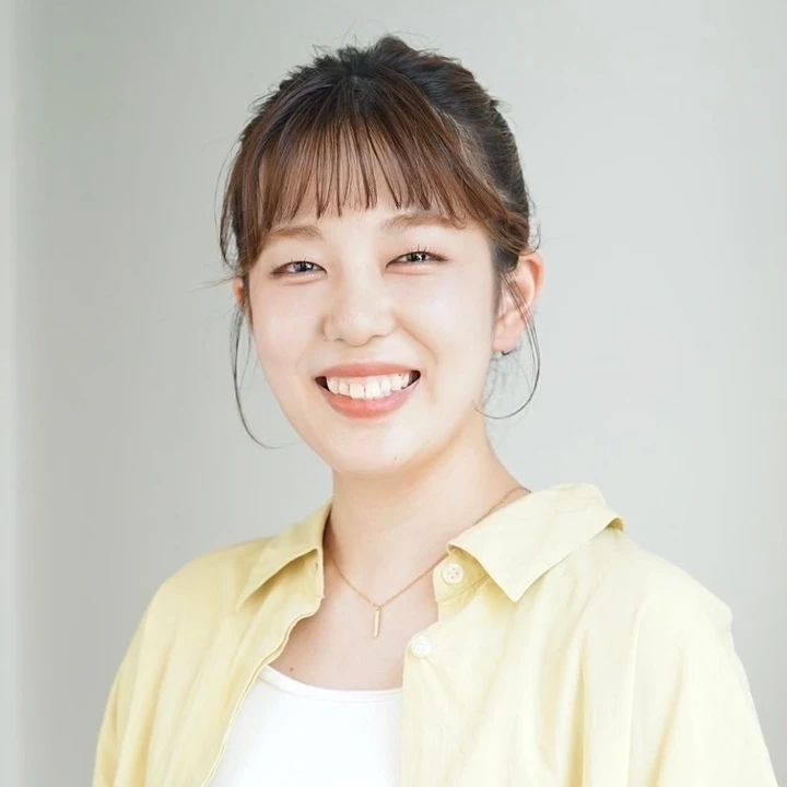 【2026年】小顔見えが叶う「ミディアム」ヘアスタイル19選。大人女子に似合う、今っぽく洒落るスタイルを厳選_8