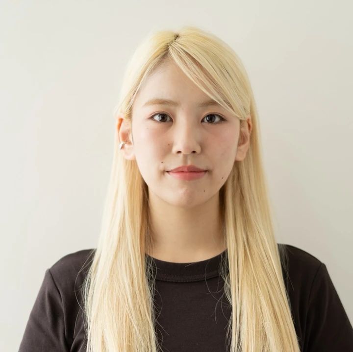【2026年】小顔見えが叶う「ミディアム」ヘアスタイル19選。大人女子に似合う、今っぽく洒落るスタイルを厳選_63
