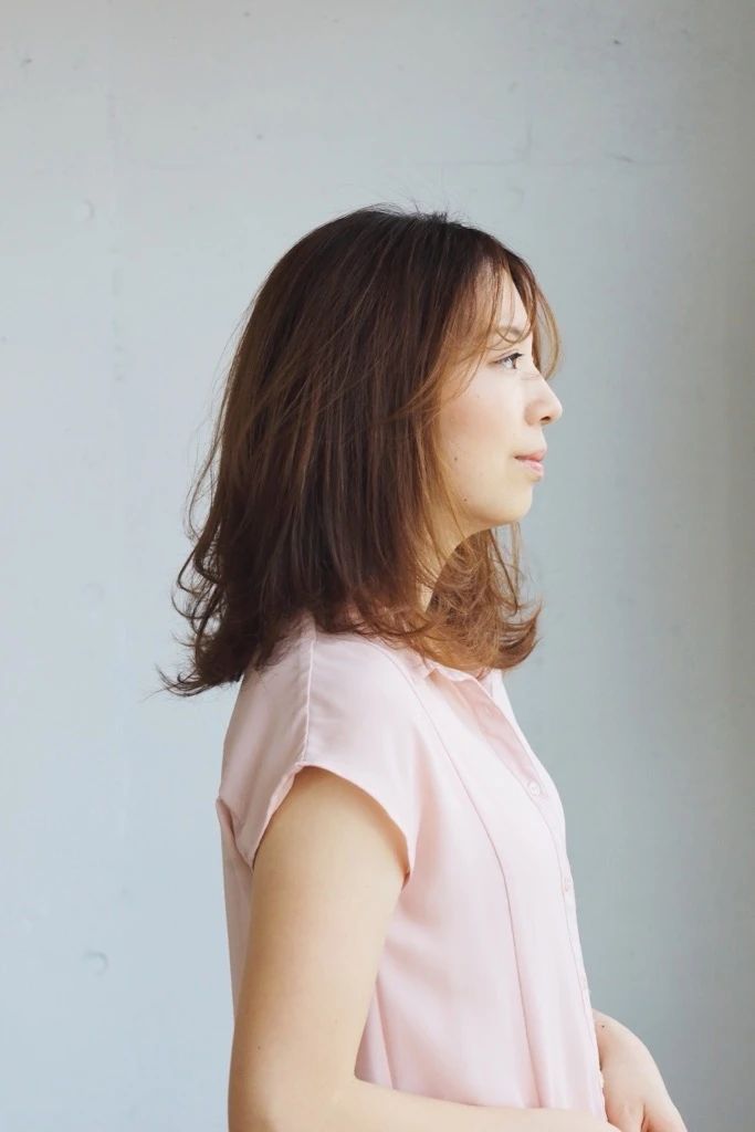 30代髪型・ミディアムのサイド