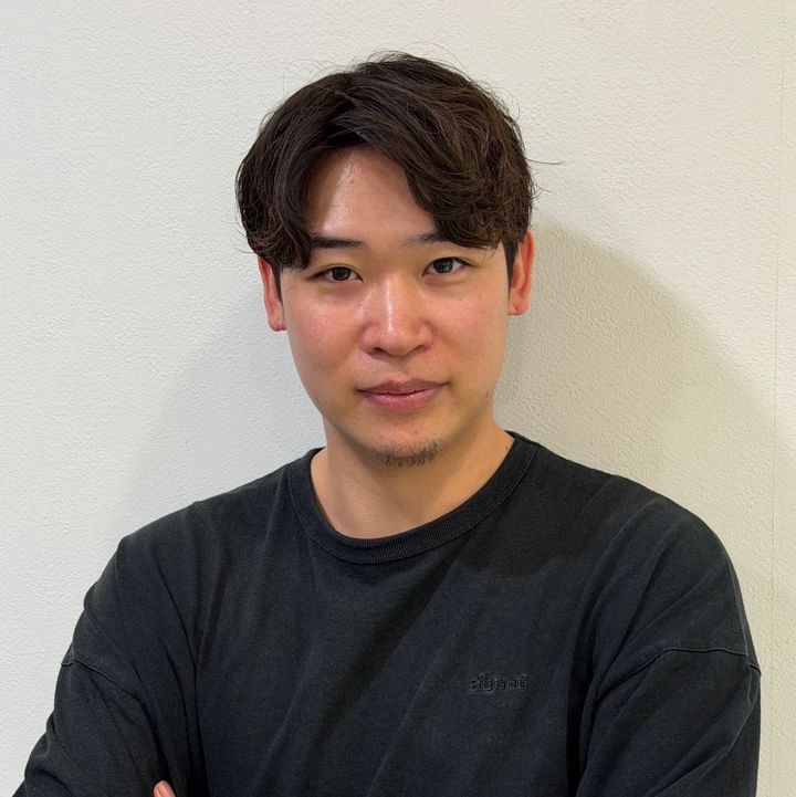 【2026年】小顔見えが叶う「ミディアム」ヘアスタイル19選。大人女子に似合う、今っぽく洒落るスタイルを厳選_4