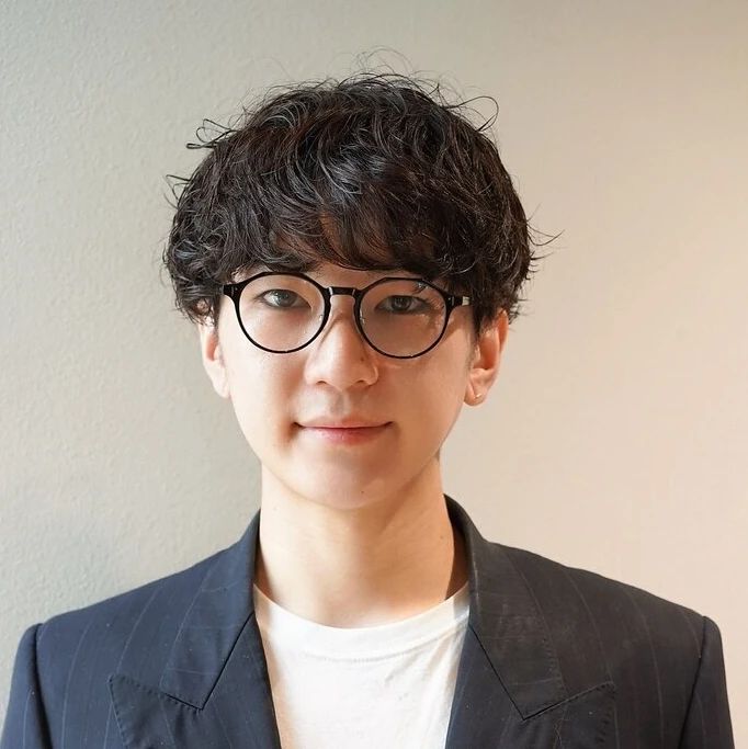 【2026年】小顔見えが叶う「ミディアム」ヘアスタイル19選。大人女子に似合う、今っぽく洒落るスタイルを厳選_37