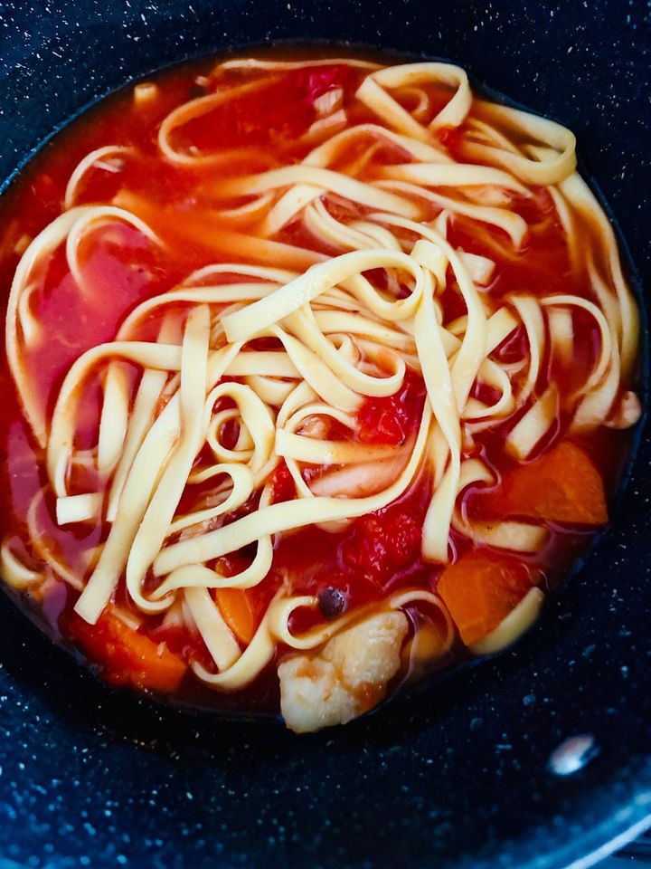 ピザ風仕立てのクリームパスタ