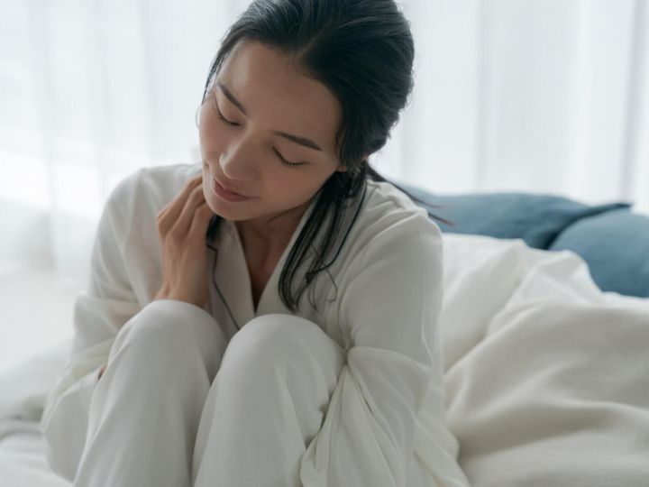 非正規で働いた期間が長く、収入の安定に不安を感じて、貯金を続けるために実家で暮らす人もいます。今回は、石川県金沢市に住む44歳女性のエピソードを紹介します。