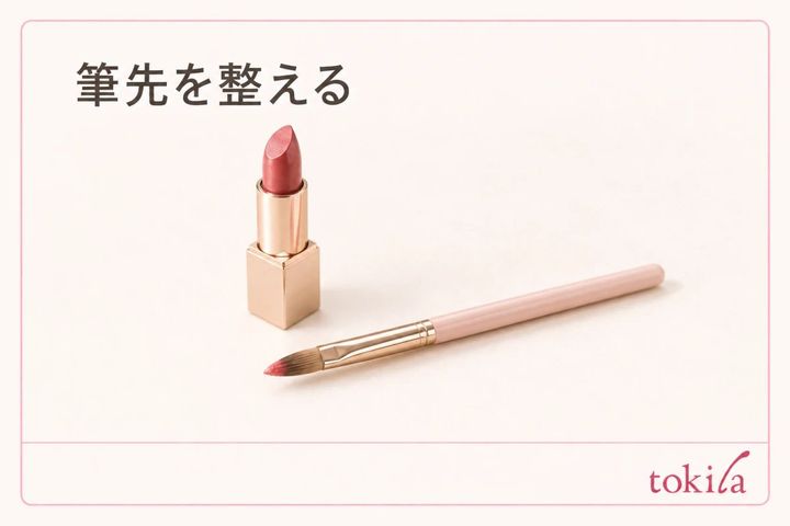 リップブラシの毛先と取る量を整えるイメージ