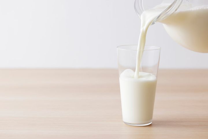 牛乳にあまり含まれていない栄養素をうまく補うには？（画像はイメージ）