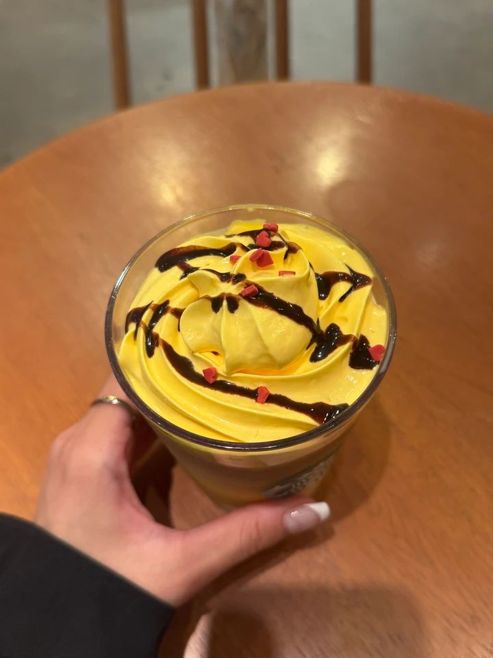 【スタバ新作】ポケモン初コラボ！9日間限定「ピカチュウ ハニークリーム ラテ」を実食レポ_2