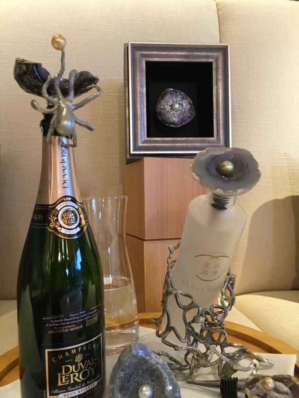 ジュエリーだけではなく、ボトルキャップなど暮らしに役立つものも