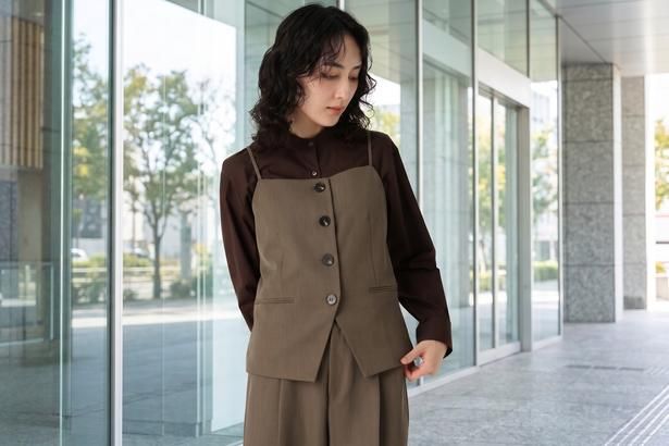 『洋服の青山』からきちんと感と抜け感を両立した「ビスチェ」が初登場