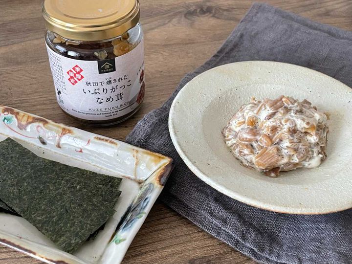いぶりがっこなめ茸をマヨネーズとあえて海苔にのせたアレンジ