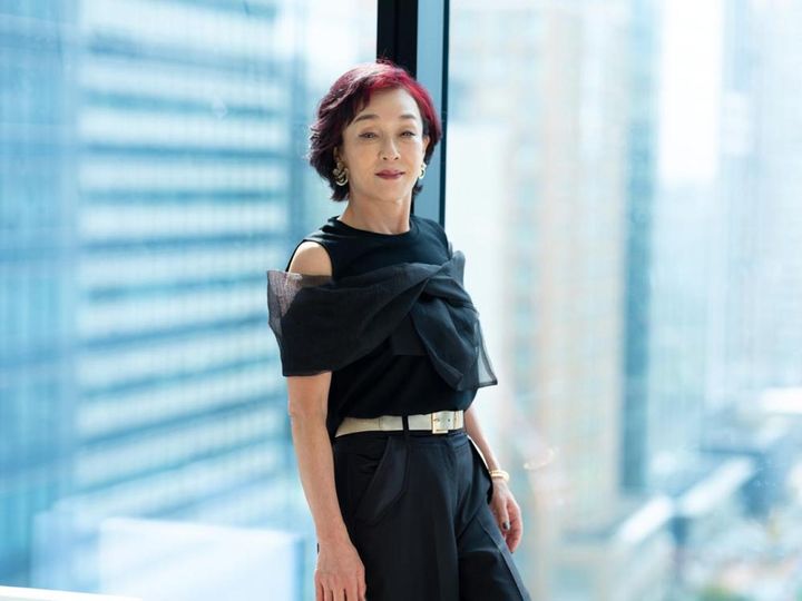 キムラ緑子さん64歳、舞台やドラマで多忙な日々。「親といられる時間がいちばん大事」と淡路島へ月数回、片道6時間半の「帰省」