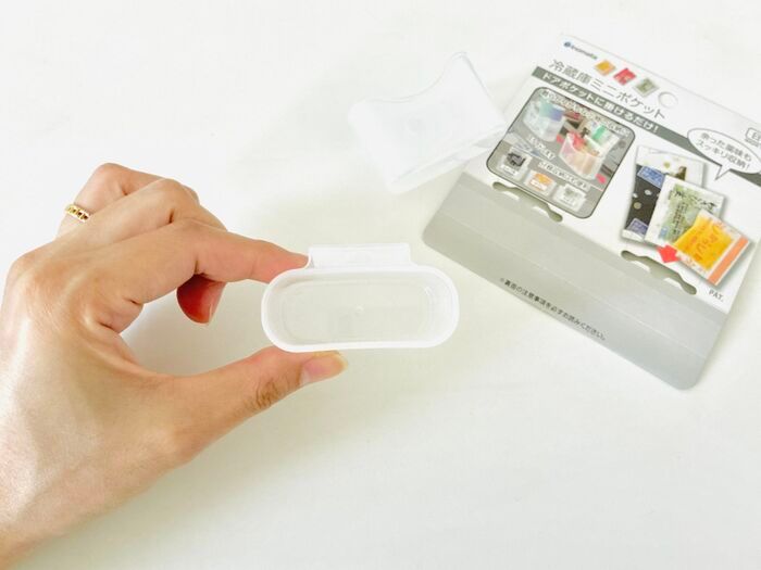 【セリア】冷蔵庫だけじゃない！110円の「ミニポケット」が家じゅうの“ちょいごちゃ”収納に便利すぎた