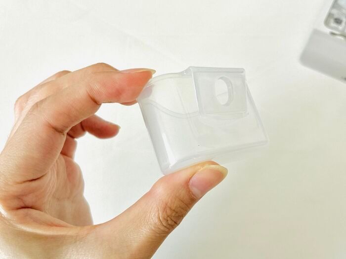 【セリア】冷蔵庫だけじゃない！110円の「ミニポケット」が家じゅうの“ちょいごちゃ”収納に便利すぎた