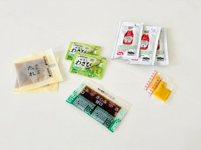 【セリア】冷蔵庫だけじゃない！110円の「ミニポケット」が家じゅうの“ちょいごちゃ”収納に便利すぎた