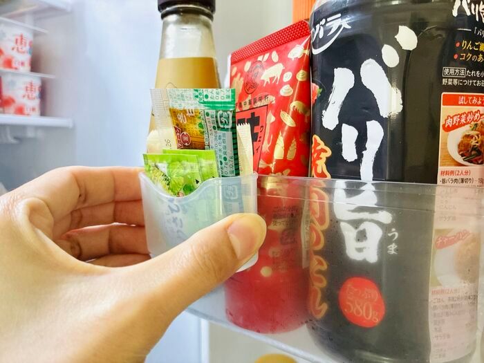 【セリア】冷蔵庫だけじゃない！110円の「ミニポケット」が家じゅうの“ちょいごちゃ”収納に便利すぎた