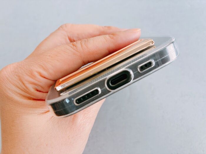 【キャンドゥ】薄っっ！なのに力持ち！？スマホに取り付けてみたら…縦横自由で便利すぎた