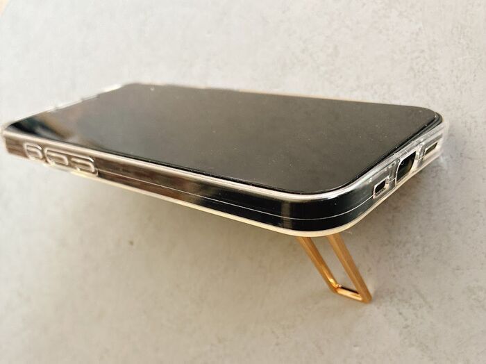【キャンドゥ】薄っっ！なのに力持ち！？スマホに取り付けてみたら…縦横自由で便利すぎた
