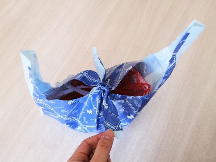 「空き袋」捨てる前にやってみて！レジ袋みたいに結べる