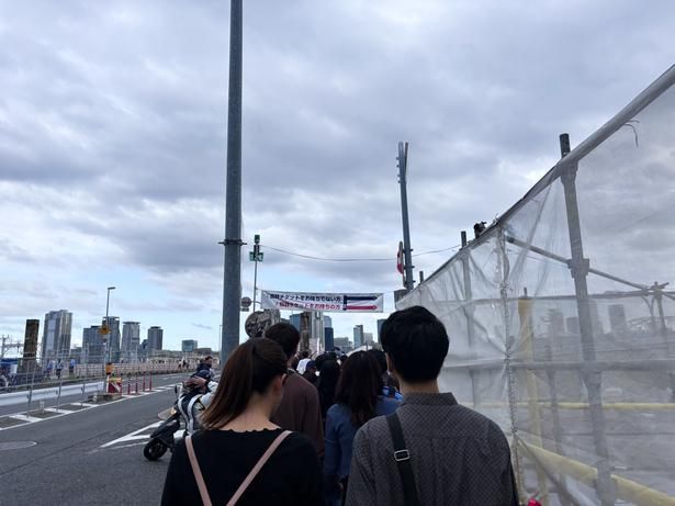15時ごろなら、十三駅から約10分で会場に到着することができる※2025年開催時