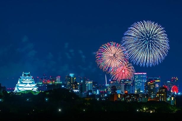 2025年から秋開催となり、真夏に比べて参加しやすくなった「なにわ淀川花火大会」
