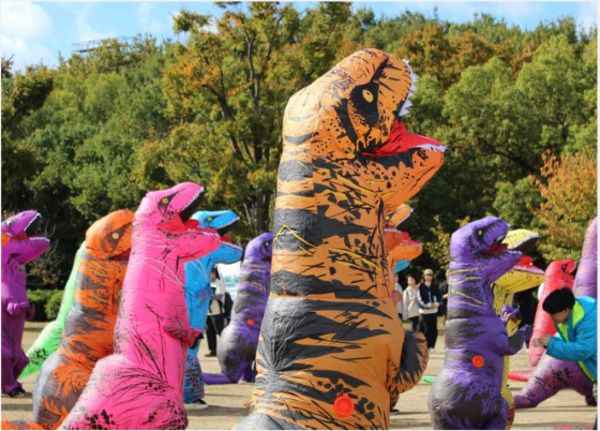 【京都府京都市】学生が主体となり運営するティラノの着ぐるみ大運動会「ティラノジャンボリー」開催！