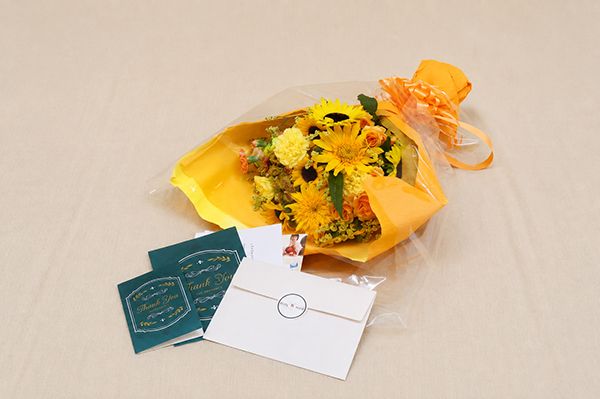 花束とメッセージを贈るグループギフト「Gift Fund」に、相手やシーンに合ったギフトを選べる「e-Giftオプション」追加