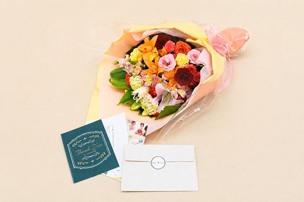 花束とメッセージを贈るグループギフト「Gift Fund」に、相手やシーンに合ったギフトを選べる「e-Giftオプション」追加