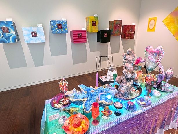 吉田マリモさんによるインタラクティブアート「パティスリーmarimoのお茶会へようこそ～チョコミント色の波間に漂う～」