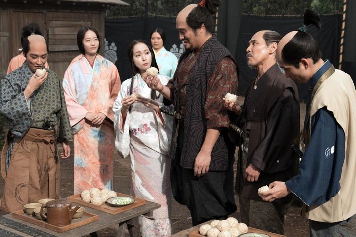 吉川平助（松岡広大）、慶（吉岡里帆）、桑山重晴（住田隆）ほか／大河ドラマ「豊臣兄弟！」第37回より ©️NHK