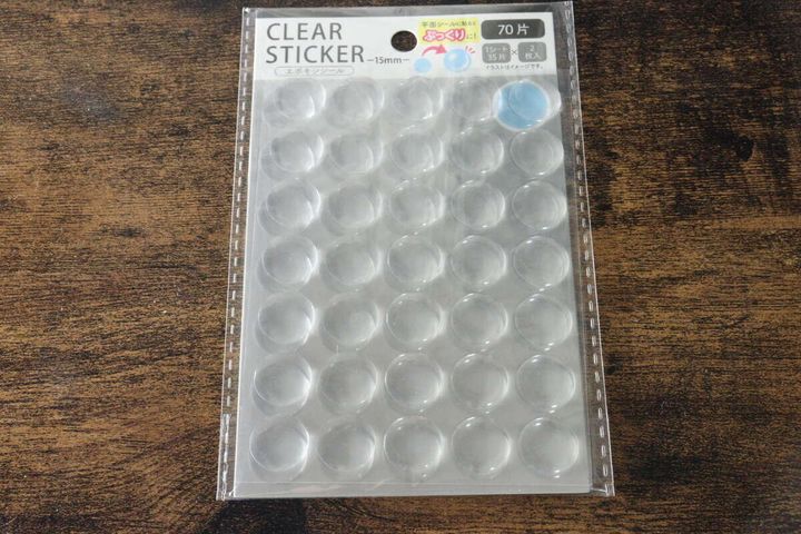 セリアのクリアなエポキシ樹脂製ポイントシール「CLEAR STICKER」のパッケージ