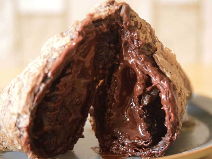 。チョコクリームはややねっとりとした口当たりで、しっかりとした食べ応えがあるのも特徴