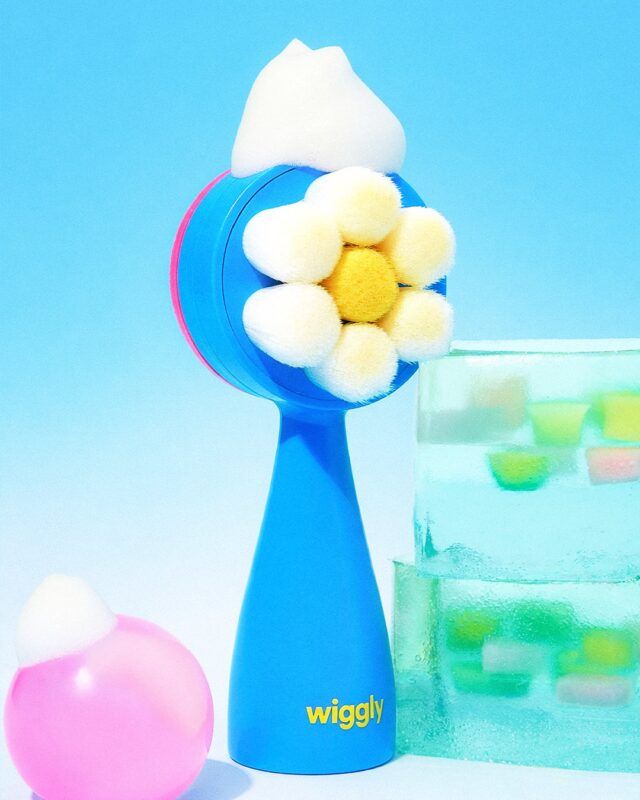 花のブラシがついた青い持ち手のデュアルクレンジングブラシ - Blue
