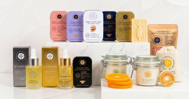 ハンドクリームバー、フェイスセラム、ボディバターなどが並ぶ商品ラインナップ