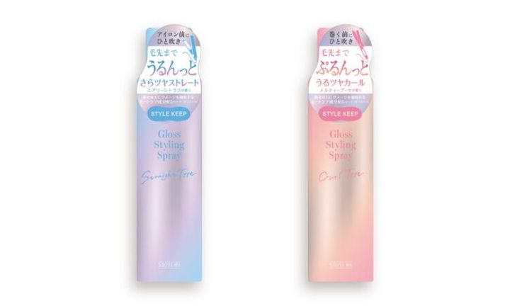 ストレート（水色系）とカール（ピンク系）、スキューズミー グロススタイリングスプレー2種のボトル